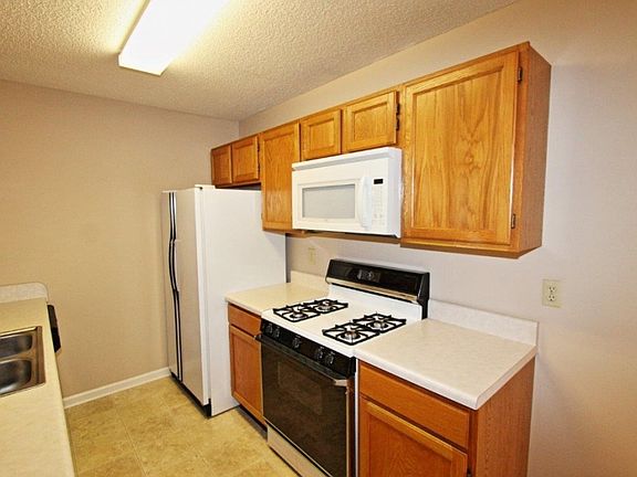 5th image of 708 Cambridgeshire Ct #708