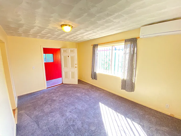 1628 1/2 Morton Ave — Photo 18