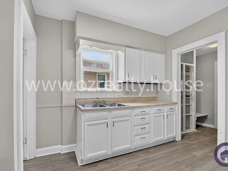 2034 Berkshire Pl — Photo 8