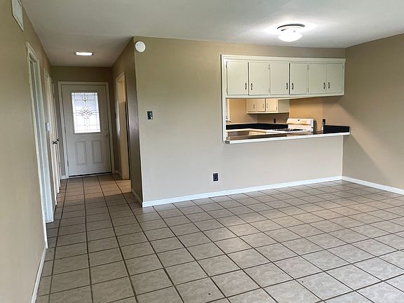 4th image of 1223 Varney Cir #A