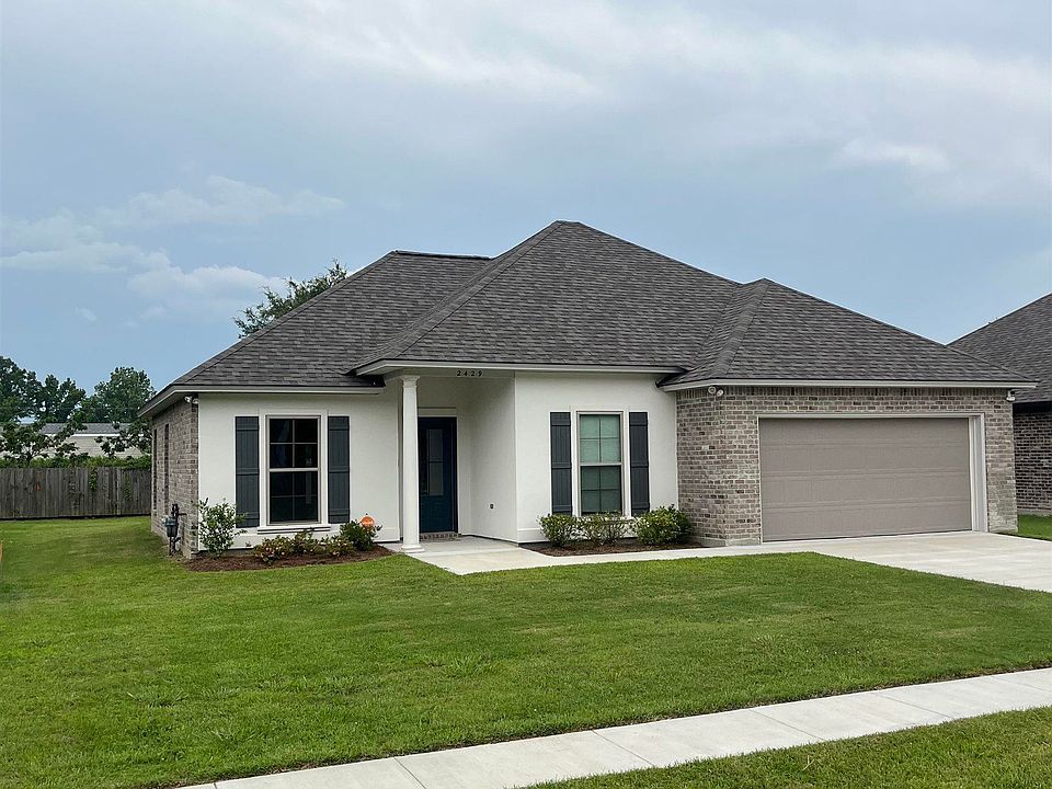 1st image of 2429 Woodland Ct
