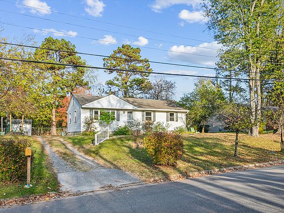 3rd image of 107 Winston Dr