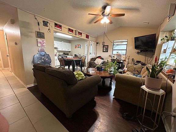 2nd image of 107 SE Greystone Dr