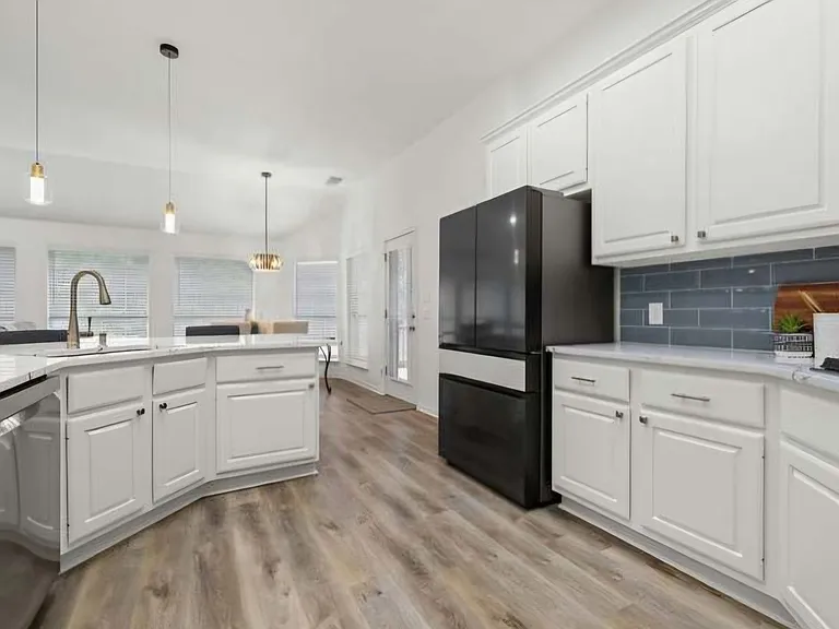 2913 Victoria Cv — Photo 14