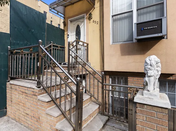 652 Saint Anns Ave, Bronx, NY 10455