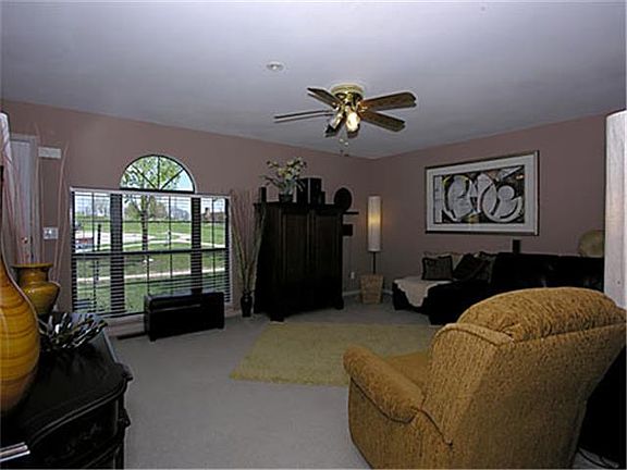 5th image of 165 Stonebridge Ln