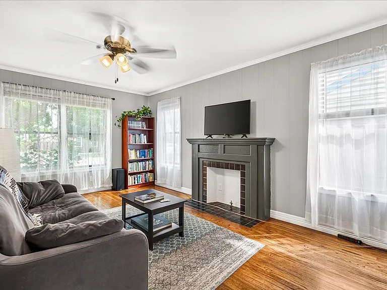 314 Melrose St — Photo 10