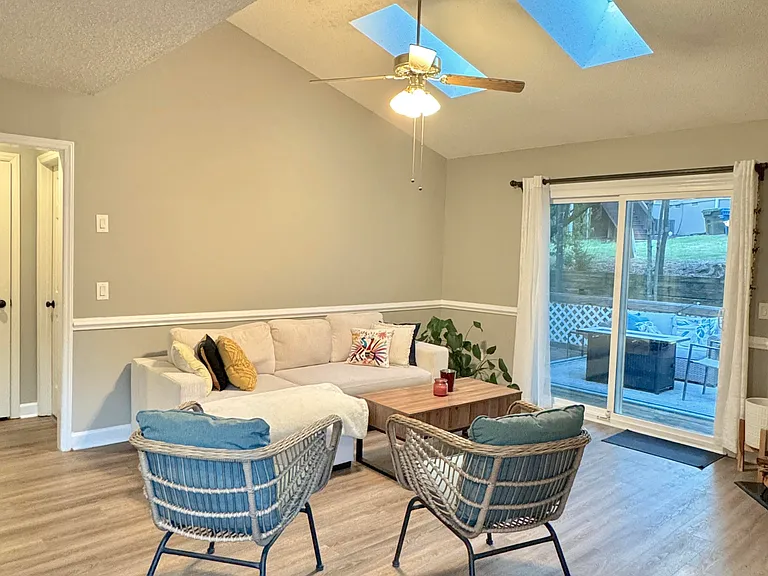 614 Windsong Ln — Photo 3