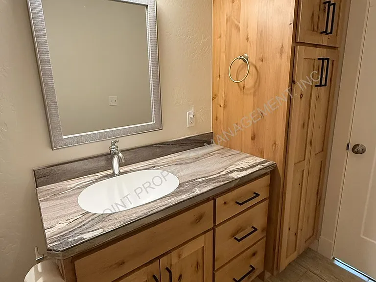 1616 Mosshart St — Photo 35