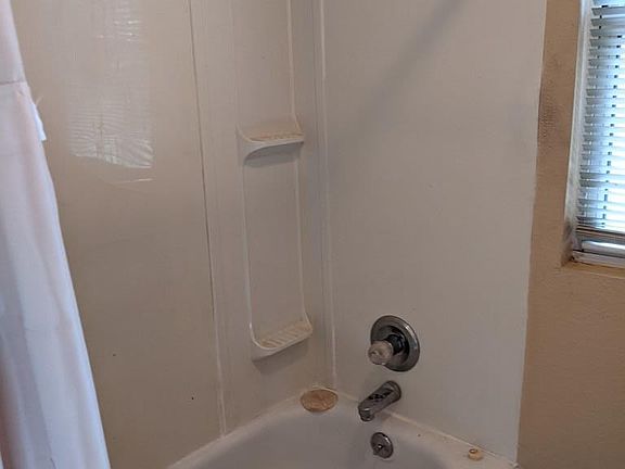 3rd image of 1218 Mahren Ave