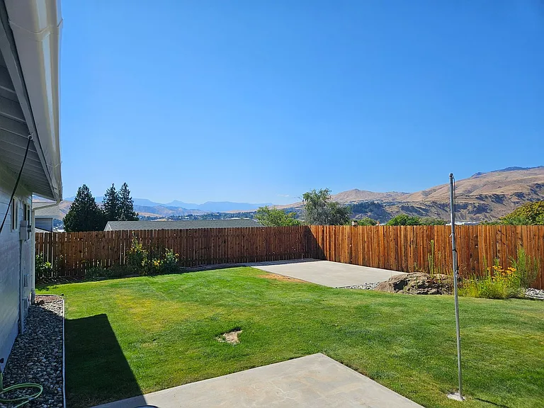 209 Goldcrest St — Photo 16