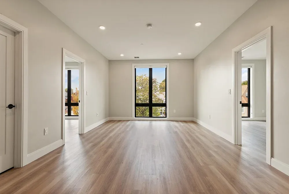 1700 Dorchester Ave — Photo 3
