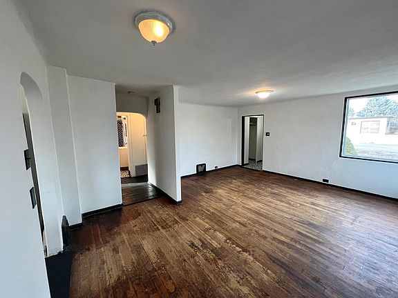 4th image of 902 Avenue C