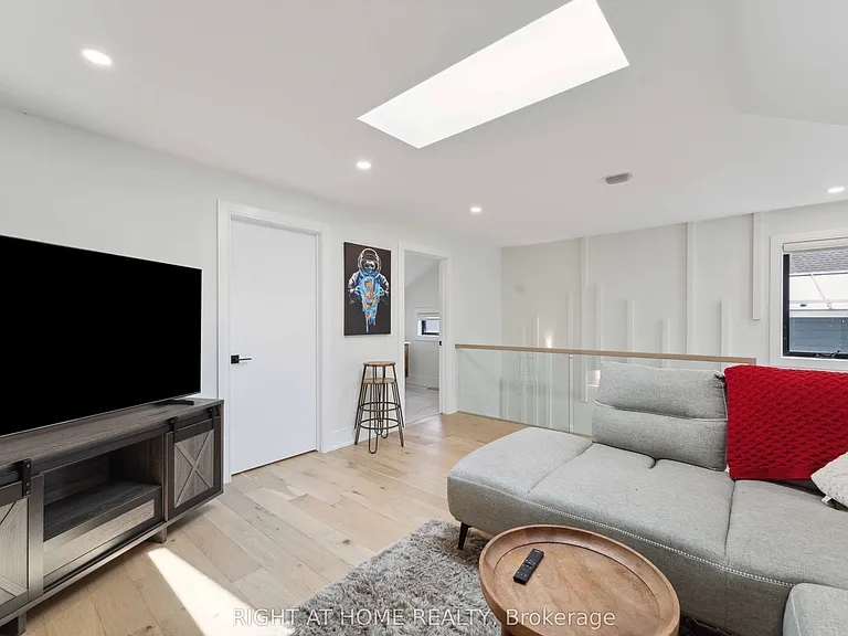 187 Carleton Ave — Photo 41