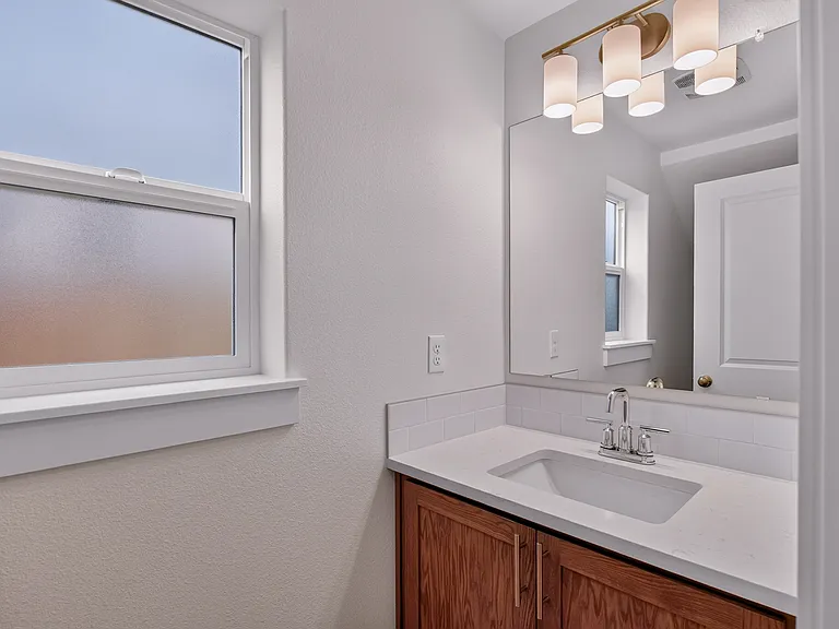 21444 Livingston Dr — Photo 16
