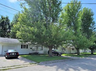 305 20th St #305, Lincoln, IL 62656