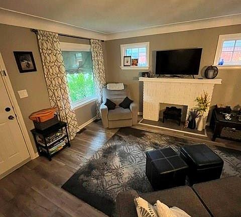 5th image of 73 Phyllis Ave