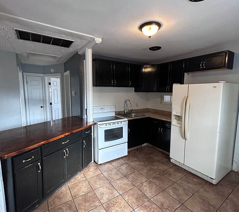 1st image of 701 Yorkshire Dr