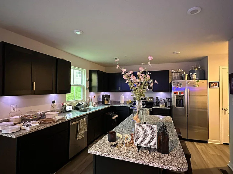 1004 Veneer Ct — Photo 10