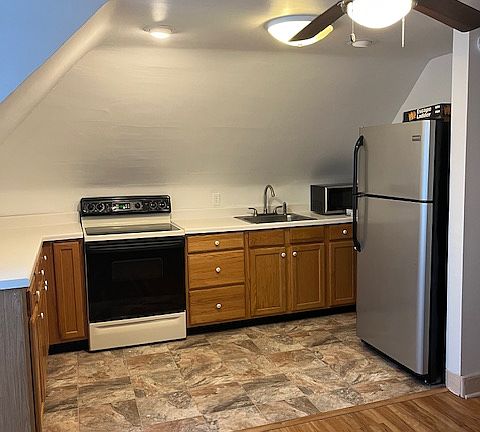 4th image of 1118 Fayette St Floor 3