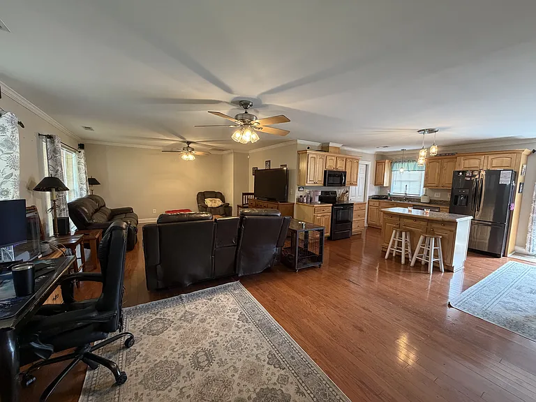 3710 Robinson St — Photo 8