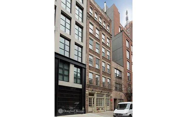 Sold by Douglas Elliman | media 14