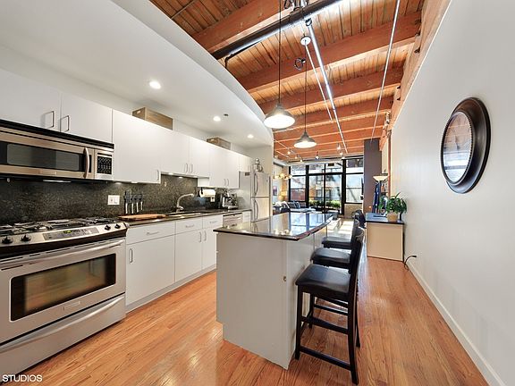 3rd image of 2300 W Wabansia Ave APT 124