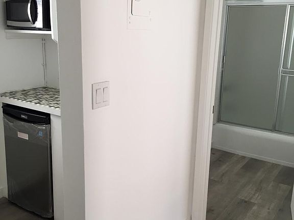 5th image of 1611 Brockton Ave APT 2