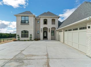 129 Helton Dr, Granbury, TX 76049