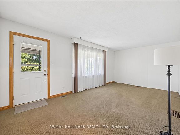 5th image of 139 Elinor Ave