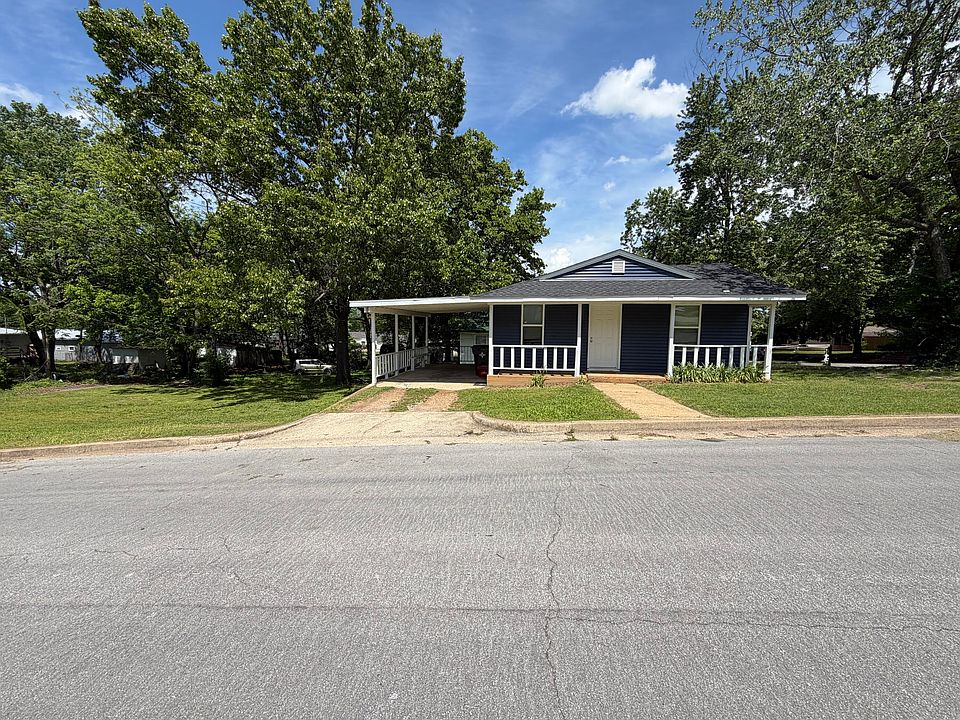 1st image of 811 Texas Street