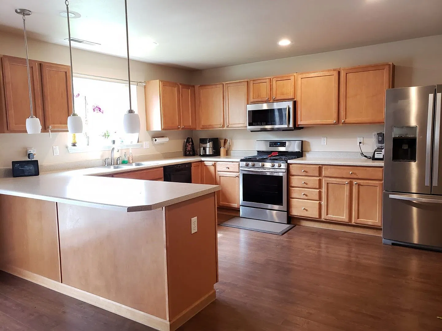 4Bed/3Bath Home with New Flooring Near Beaver Lake in Sammamish! — Photo 2