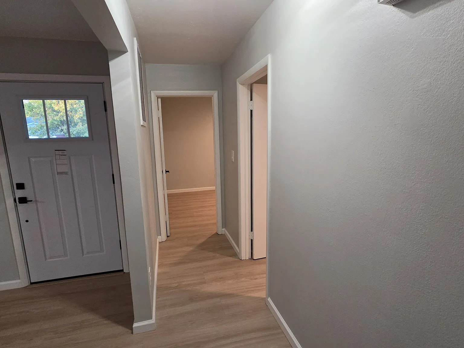 3 bed, 950 sqft, $1,100 — Photo 3