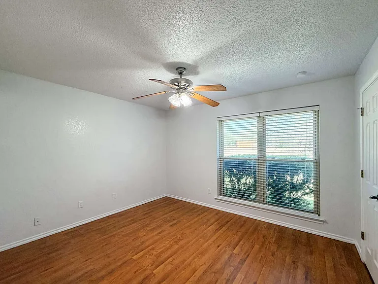 701 Daniels Dr — Photo 16