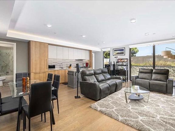 3rd image of 2448 Lombard St #211