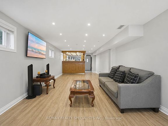 3rd image of 2571 Trident Ave