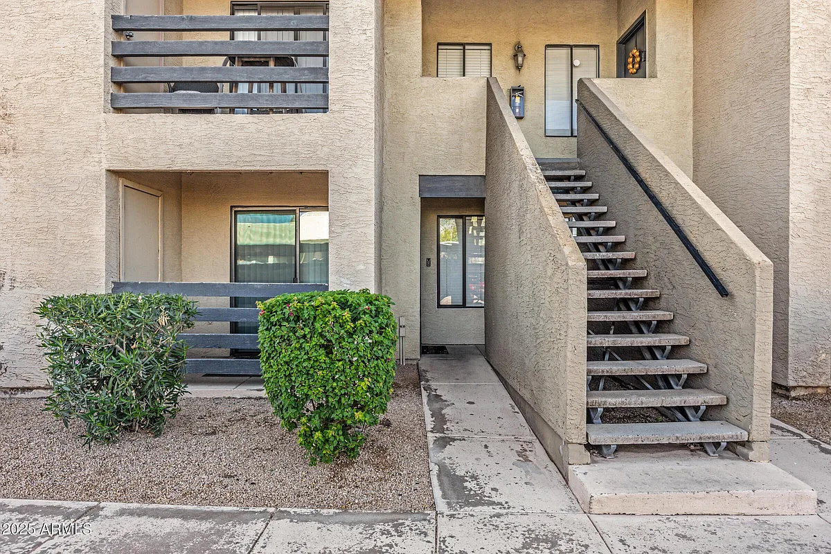 Building Photo - 1241 N 48th St #114