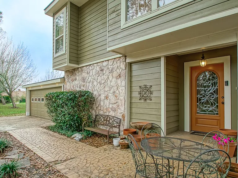 7634 Oakmount Dr — Photo 3