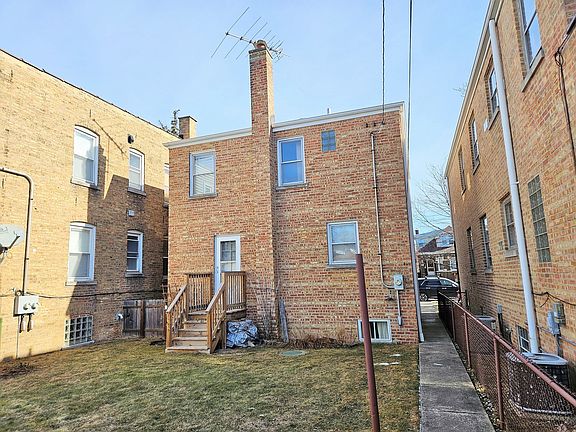 2nd image of 5844 N Mulligan Ave