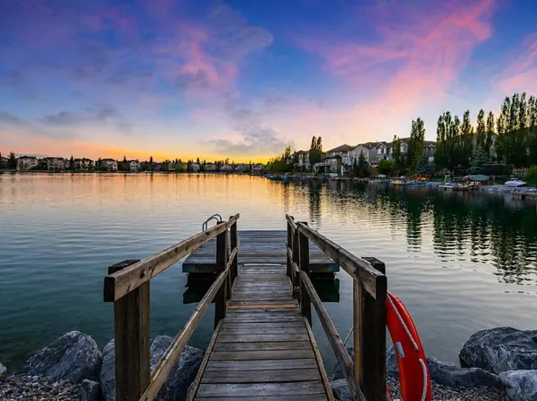 4 E Crystal Shores Lndg, Okotoks, AB T1S 2C5