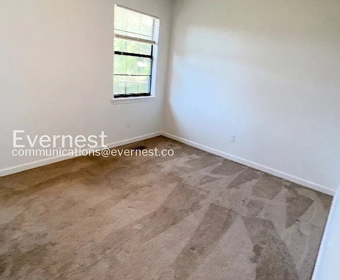 2163 Cheshire Dr — Photo 9