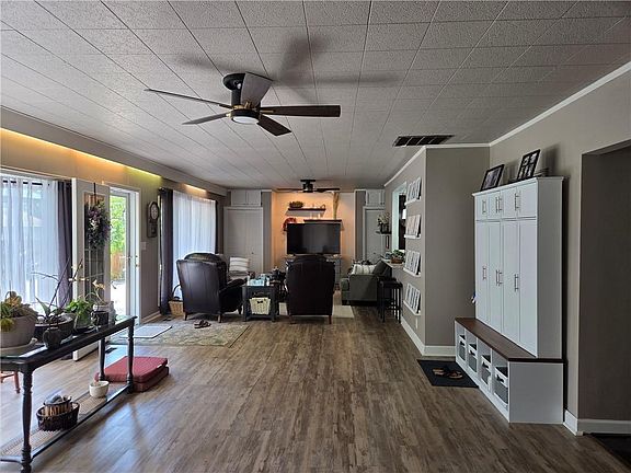3rd image of 502 E Crandall St