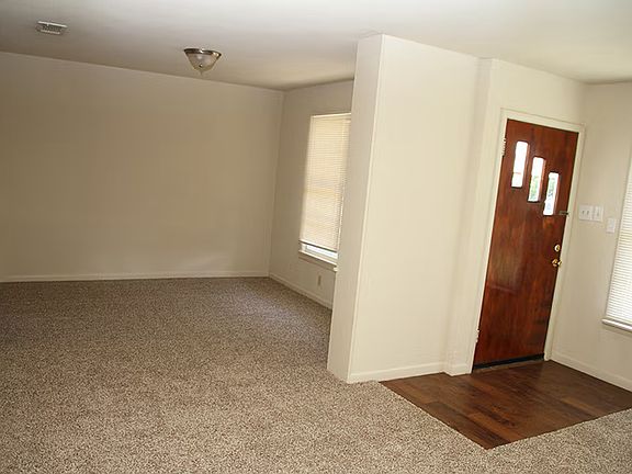 3rd image of 121 N McEntire Ct