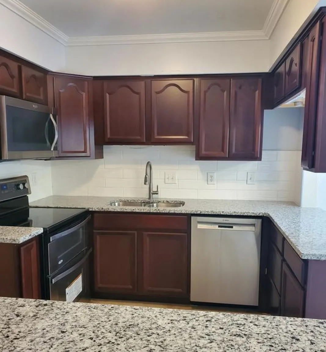 3 bed, $1,975 — Photo 2