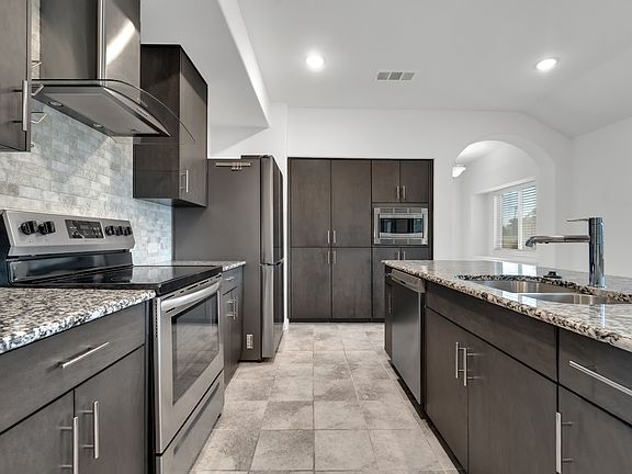 5th image of 755 Revere Ln