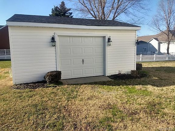 3rd image of 409 Farrar Lndg
