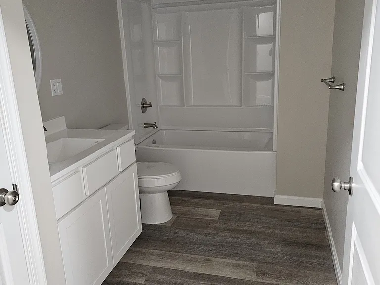 1068 Lakeland Dr — Photo 49