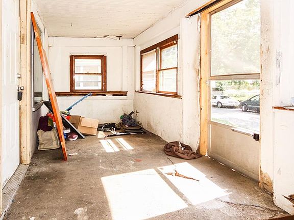 3rd image of 109 S Bradley Ave