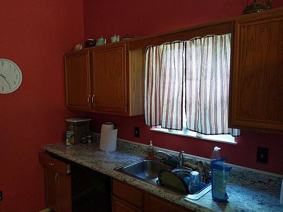 4th image of 8685 Silvercreek Ct