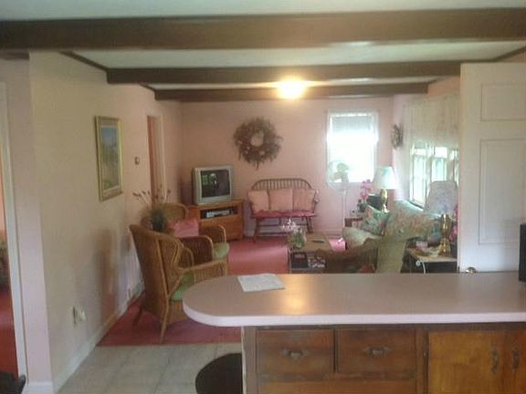 5th image of 311 Carpenter Dr